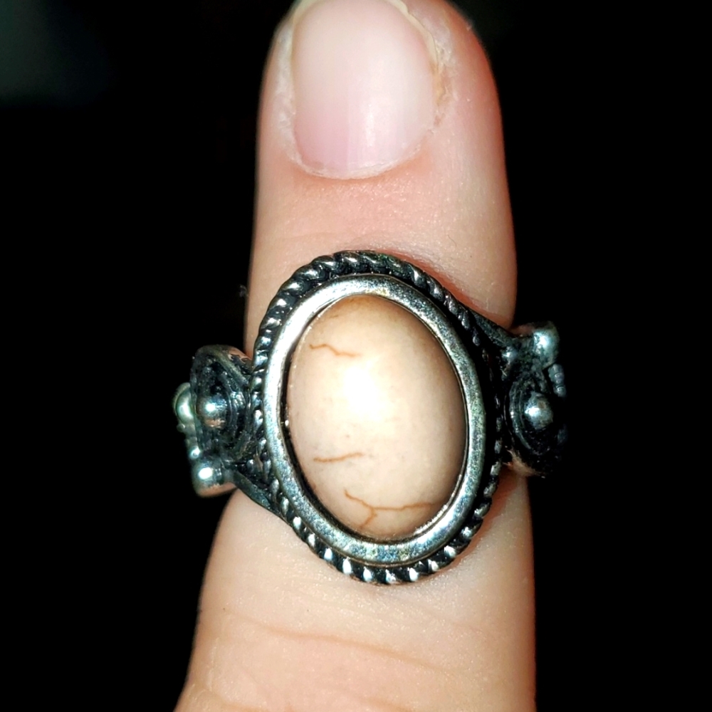 Stretchy ring